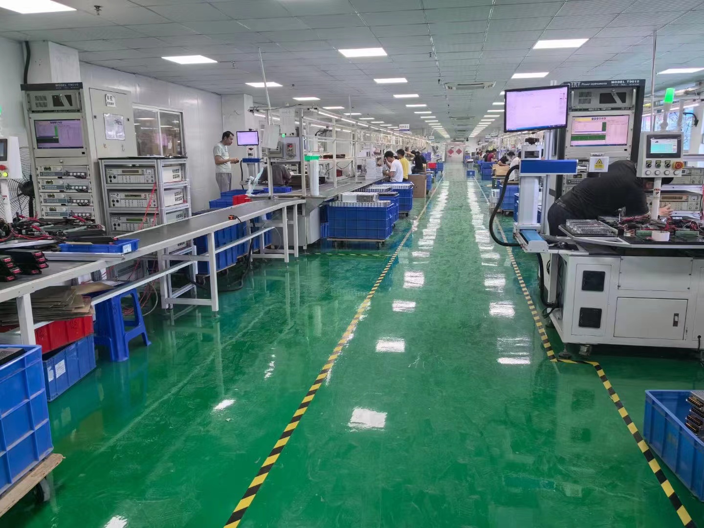 Hong Kong MING WELL switching power supply production workshop